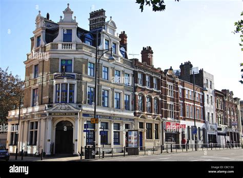 Newham (Borough, United Kingdom) .